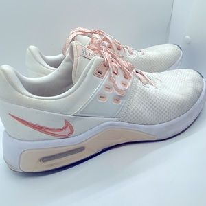 Nike AirMax Sz 9 White & Orange Sneakers